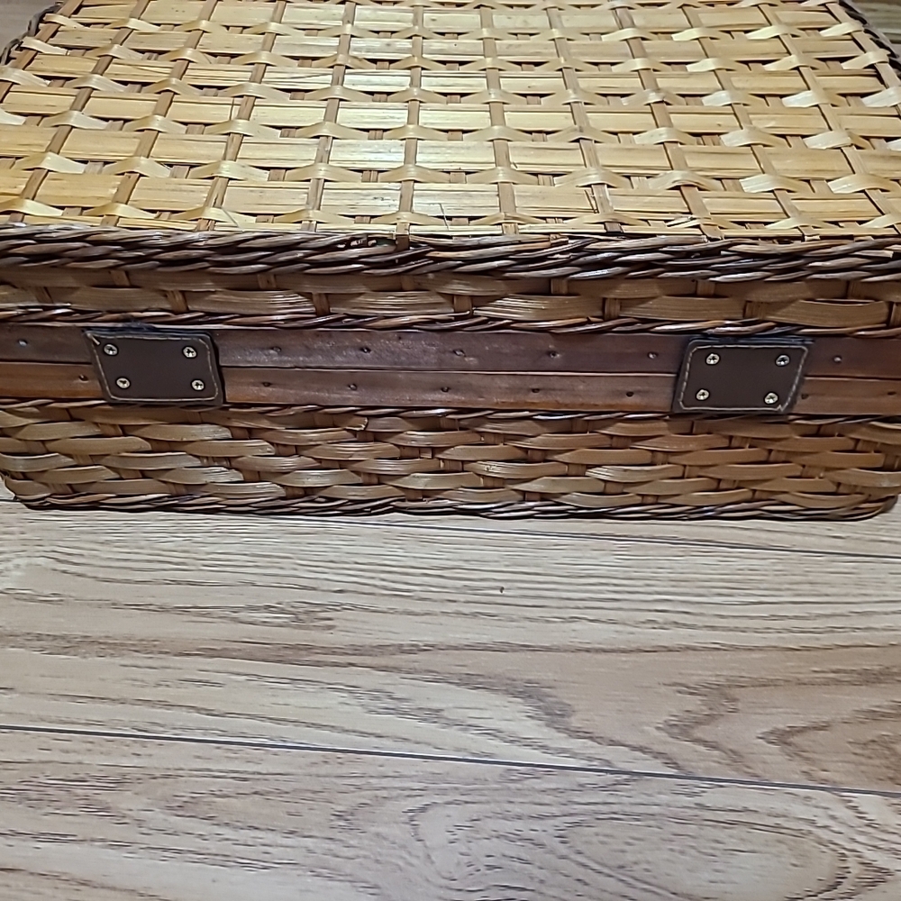 Vintage Wicker Picnic Basket Set. 4 Person Complete. Retro Floral Lining - Picture 6 of 6